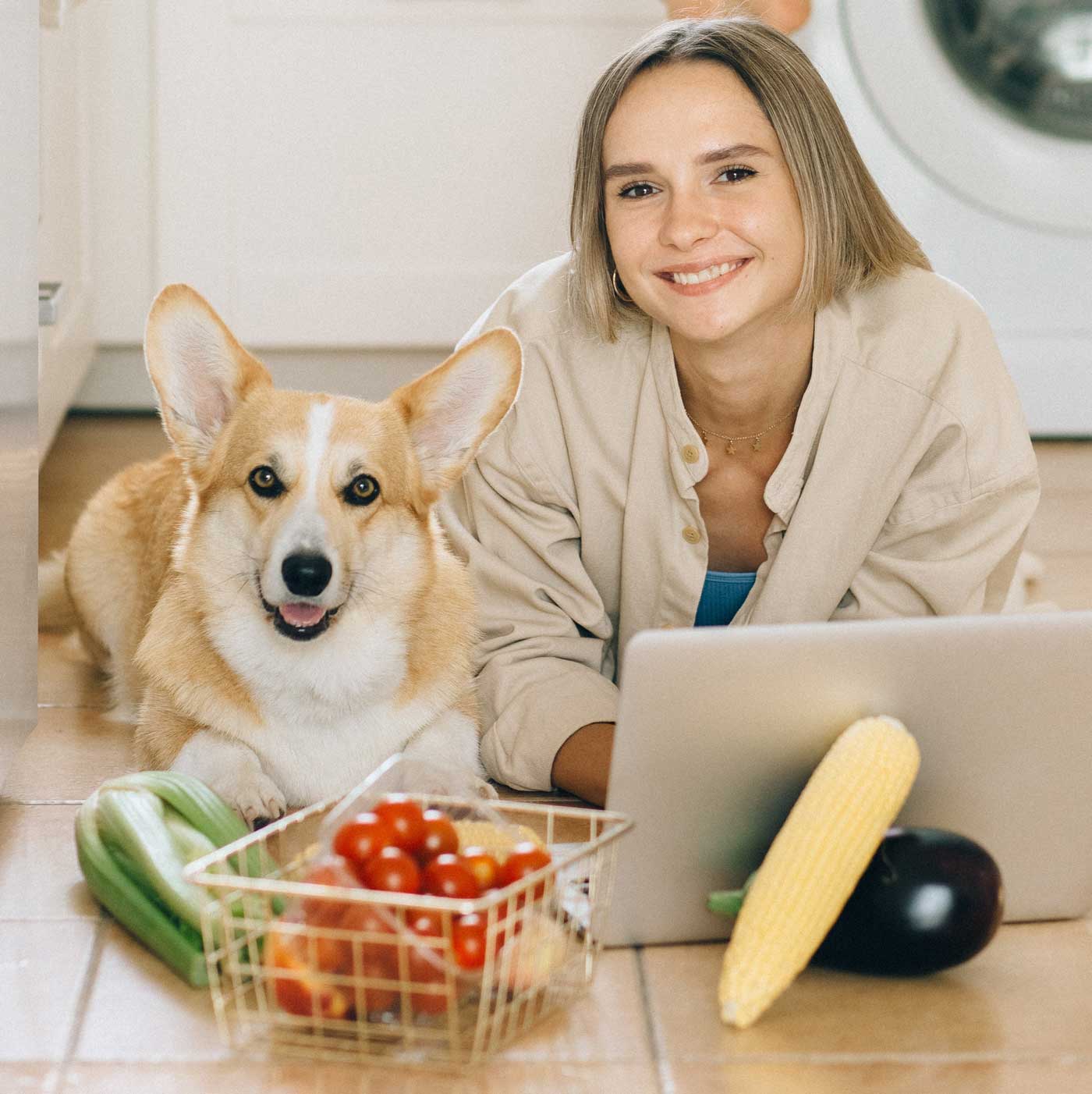 Hund mit Frau und Gemüse